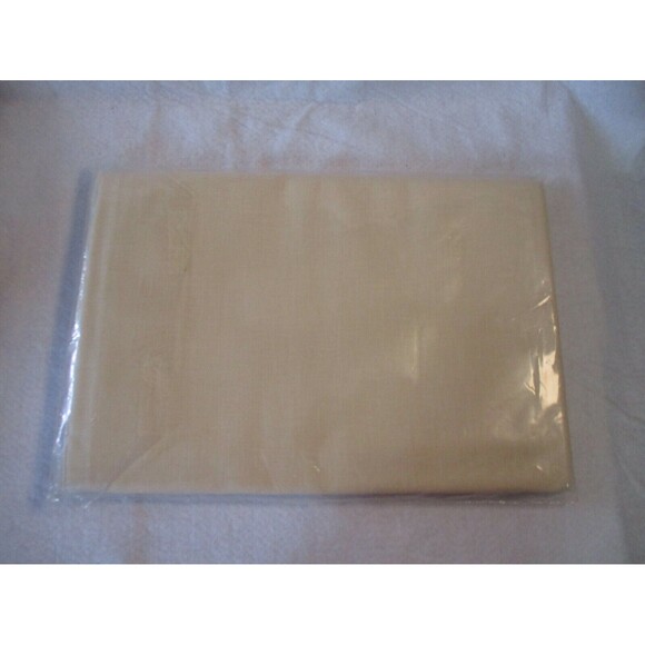 Vintage Windsor Holiday Tablecloth by Sunglo Linen Co. 52 x 70 NOS - Picture 3 of 6